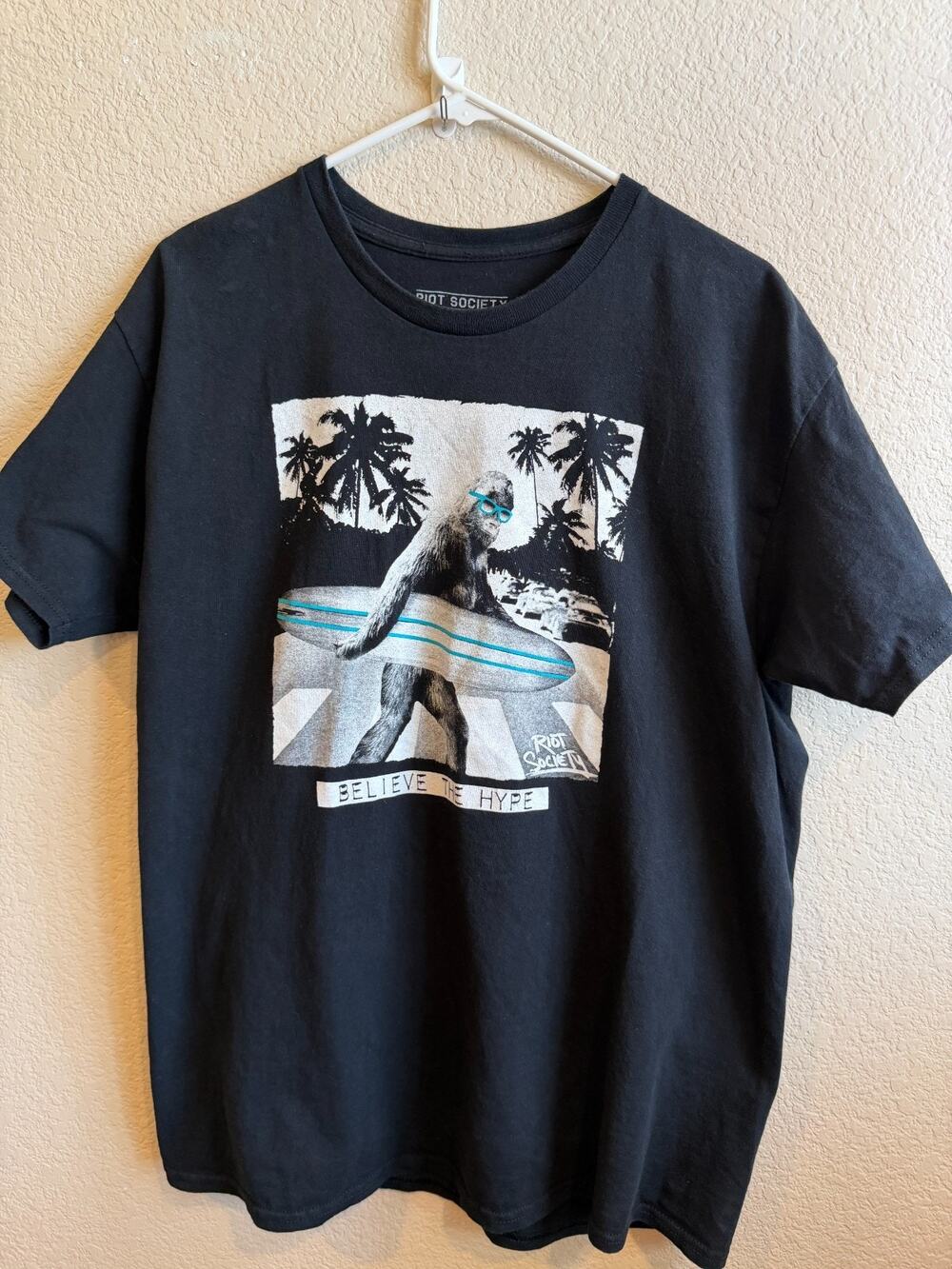 Riot Society Bigfoot Surf T-Shirt Men's Large Black "Believe the Hype"